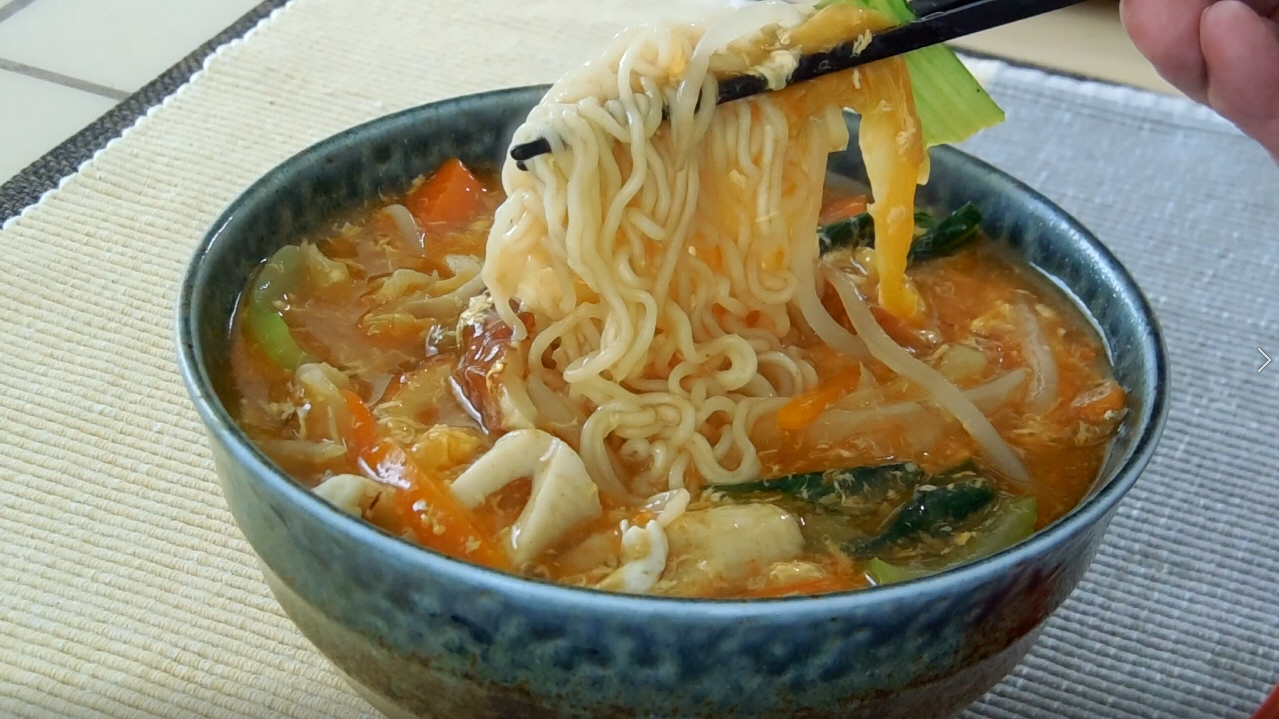 辛さがビビッとくる 野菜あんかけ辛ラーメン ピーマンブラザーズの日常